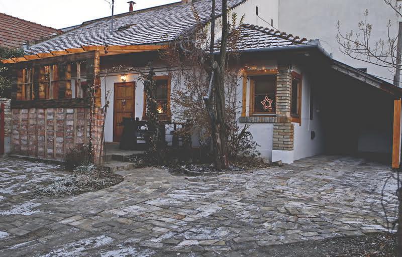 Apartamento Folk In Old Town Kecskemét Exterior foto